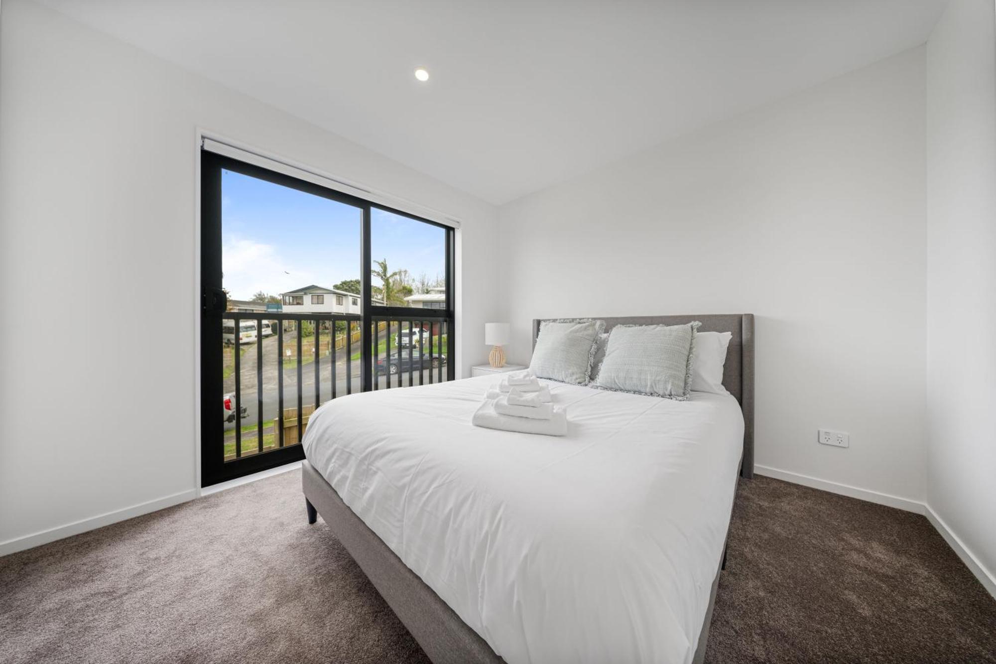 West Harbour Modern 4-Bedroom Retreat Auckland Exterior foto